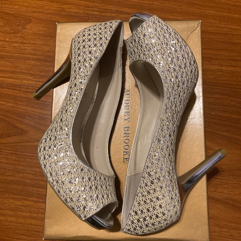 Heels - Picture 4 of 4